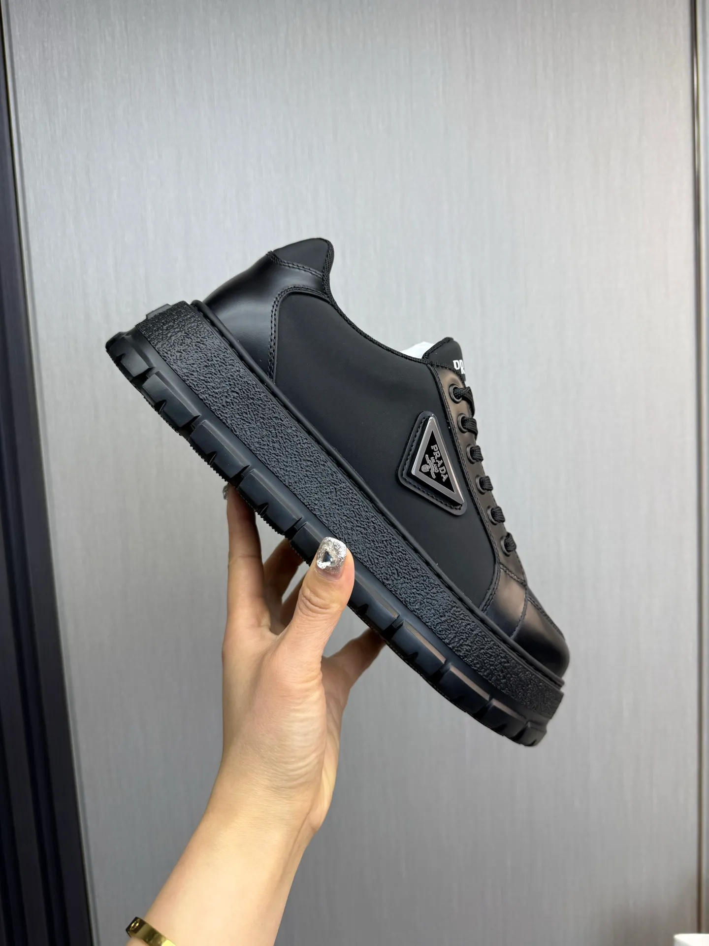 Men's shoes 💰580💰 [PRADA] Autumn and winter hot men's shoes shipped 👏Official website synchronized ⬆️Original fly-woven cowhide fabric + cowhide lining, 1⃣️:1⃣️reproduction, original sole, 38-45 (45. Customized, non-refundable)